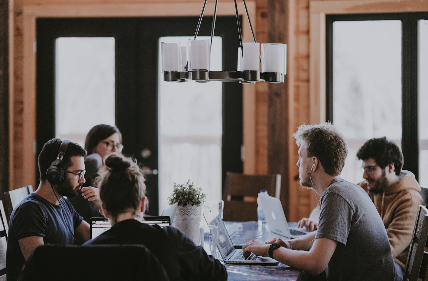 Teamoverleg over facilitaire planning